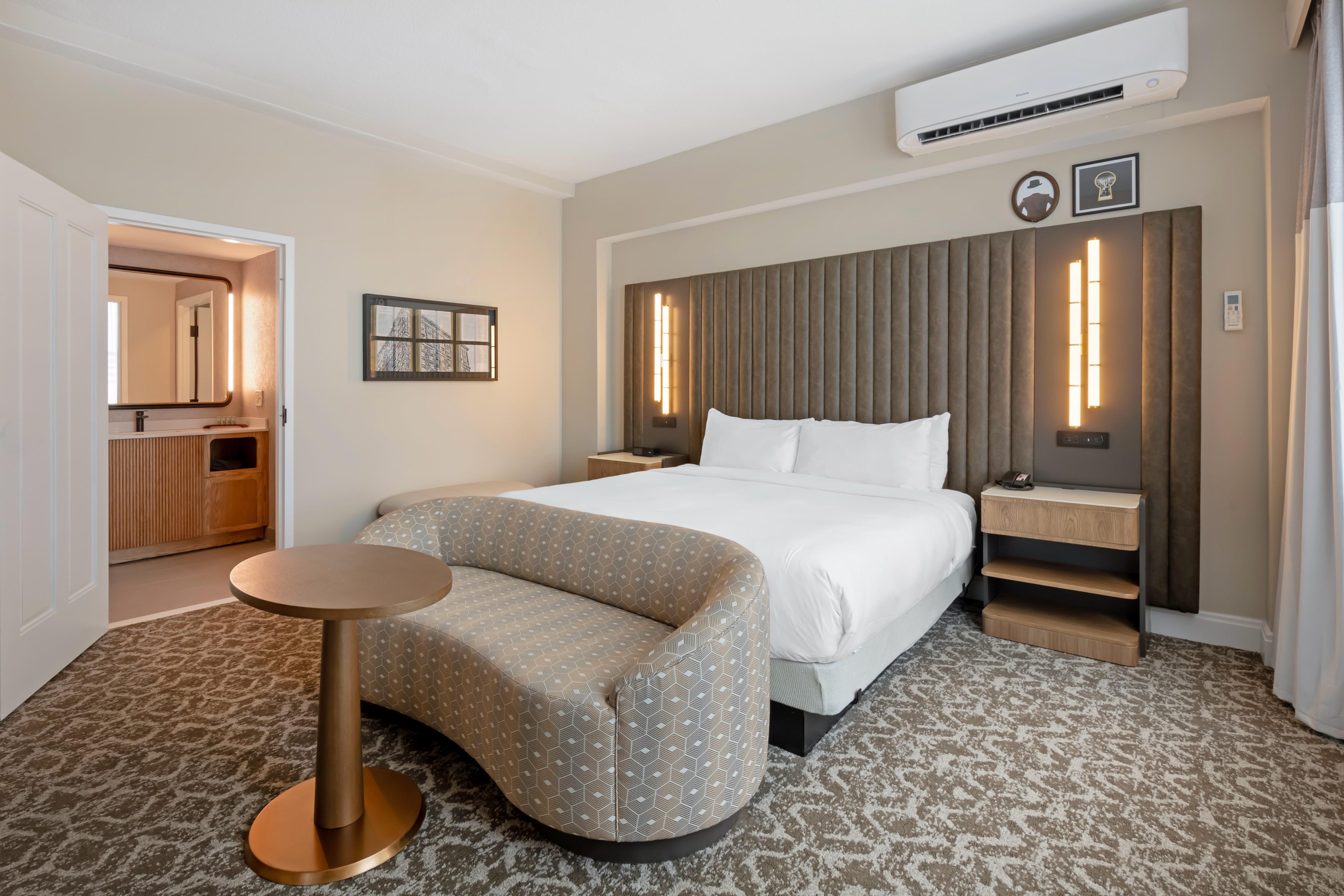 King Room with Bath Tub - Mobility Access