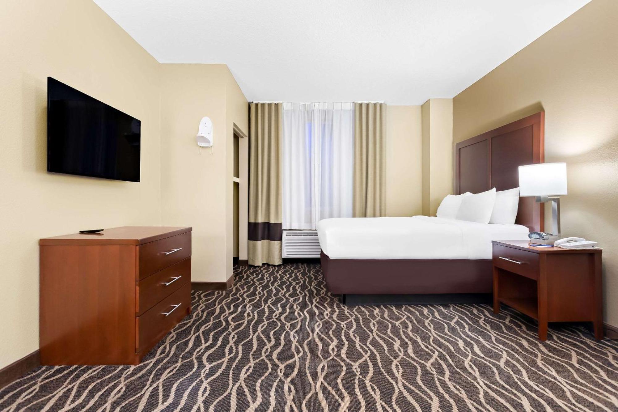 Queen Suite - Accessible/Non-Smoking